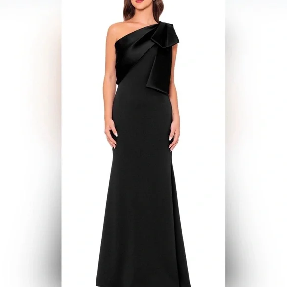 Elegant Black One-Shoulder Dress - Picture 3 of 8
